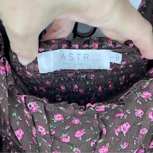 NWT New ASTR The Label Floral Print Smocked Babydoll Top Size L - Picture 8 of 12